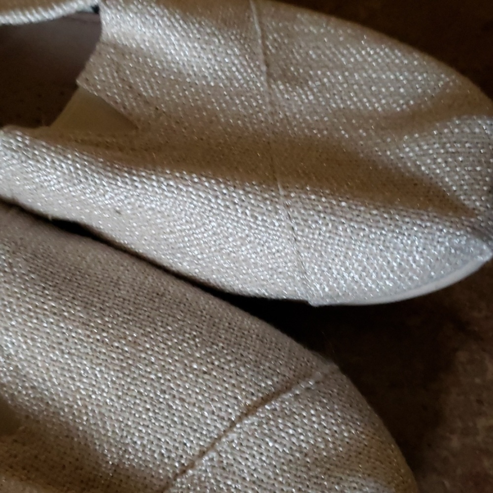 Toms - Picture 3 of 4